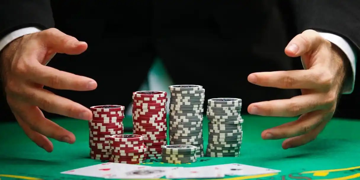 Filipino player accessing 747 APK Live Casino baccarat table on a smartphone